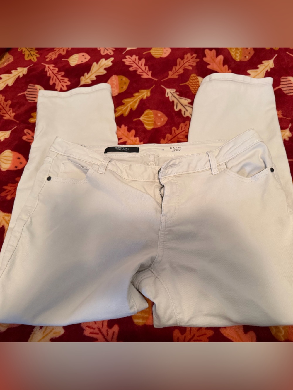 Simply Vera Wang white size 12 capri jeans